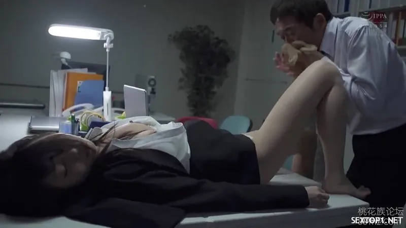 Em baby Pimnalin show hàng mời chào các anh